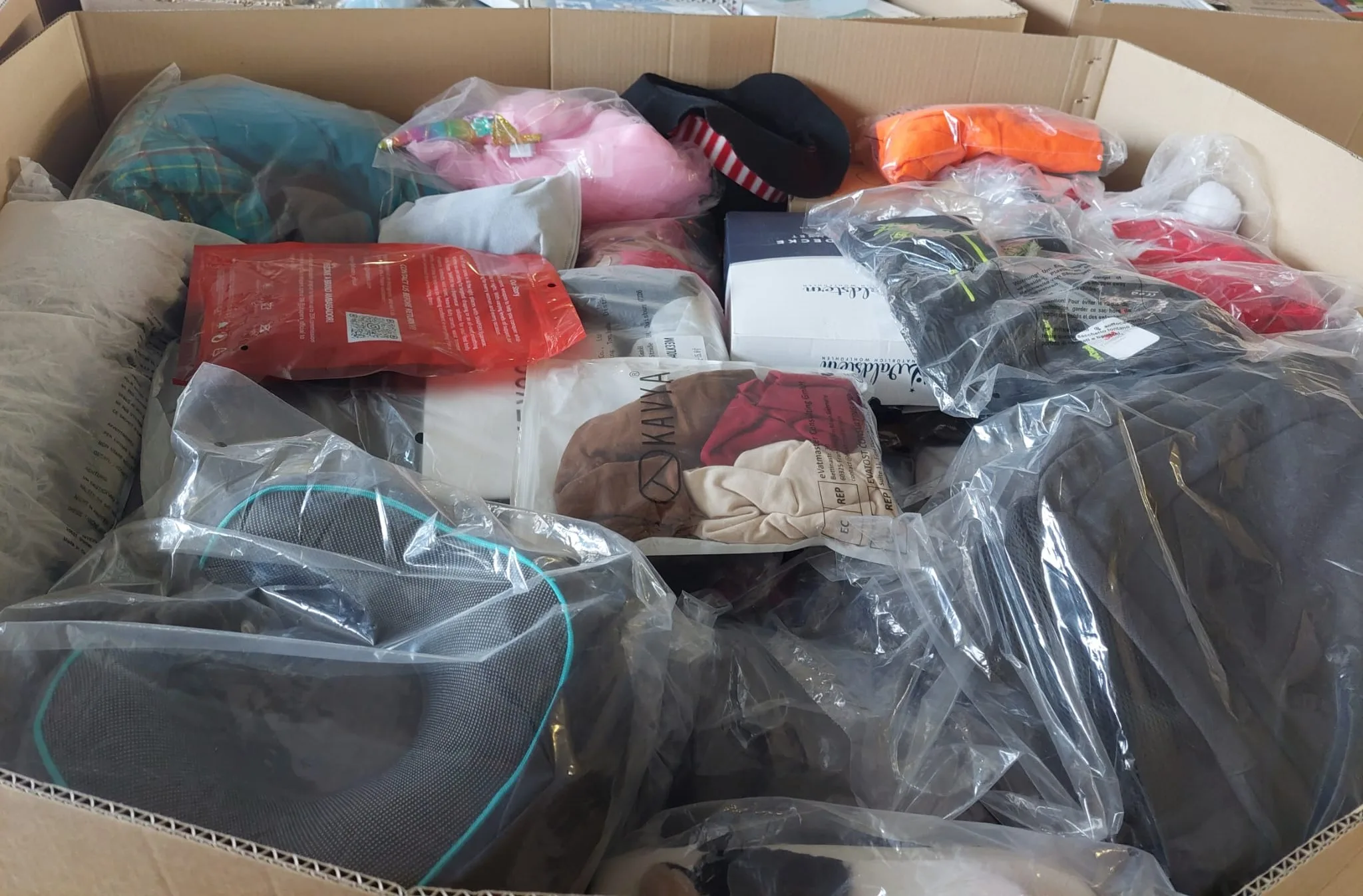 Mix Pallets of Clothes and Textile thumbnail