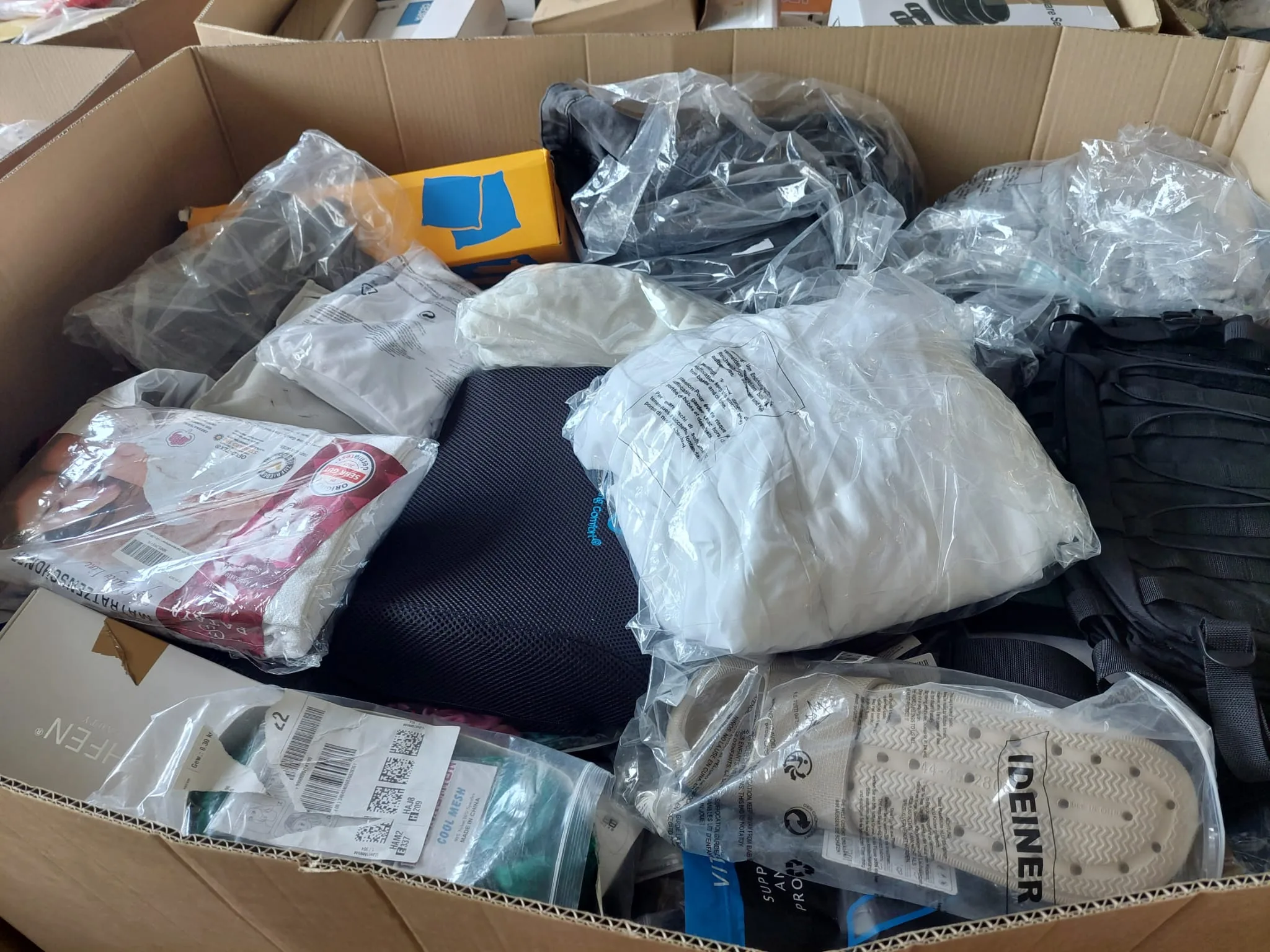 Mix Pallets of Clothes and Textile