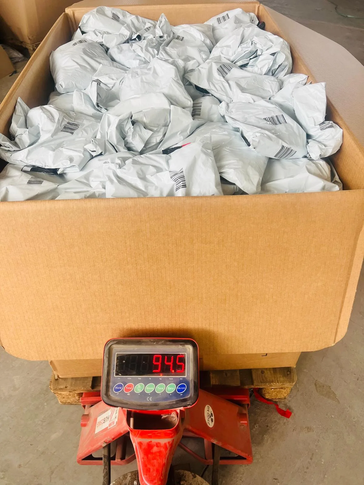 Amazon packages - Unopened thumbnail